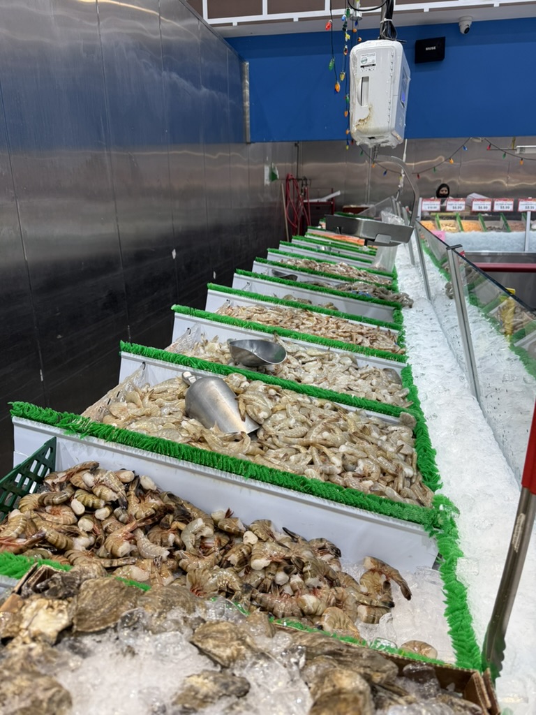 Fresh seafood and shrimp on ice displayed inside Nam Dae Mun Market